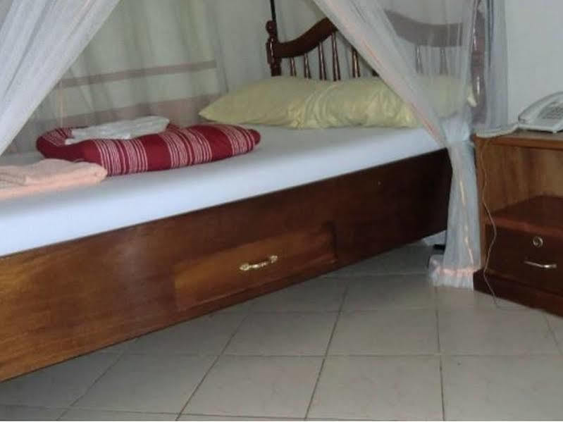 Keba Inn Lyamutundwe 외부 사진